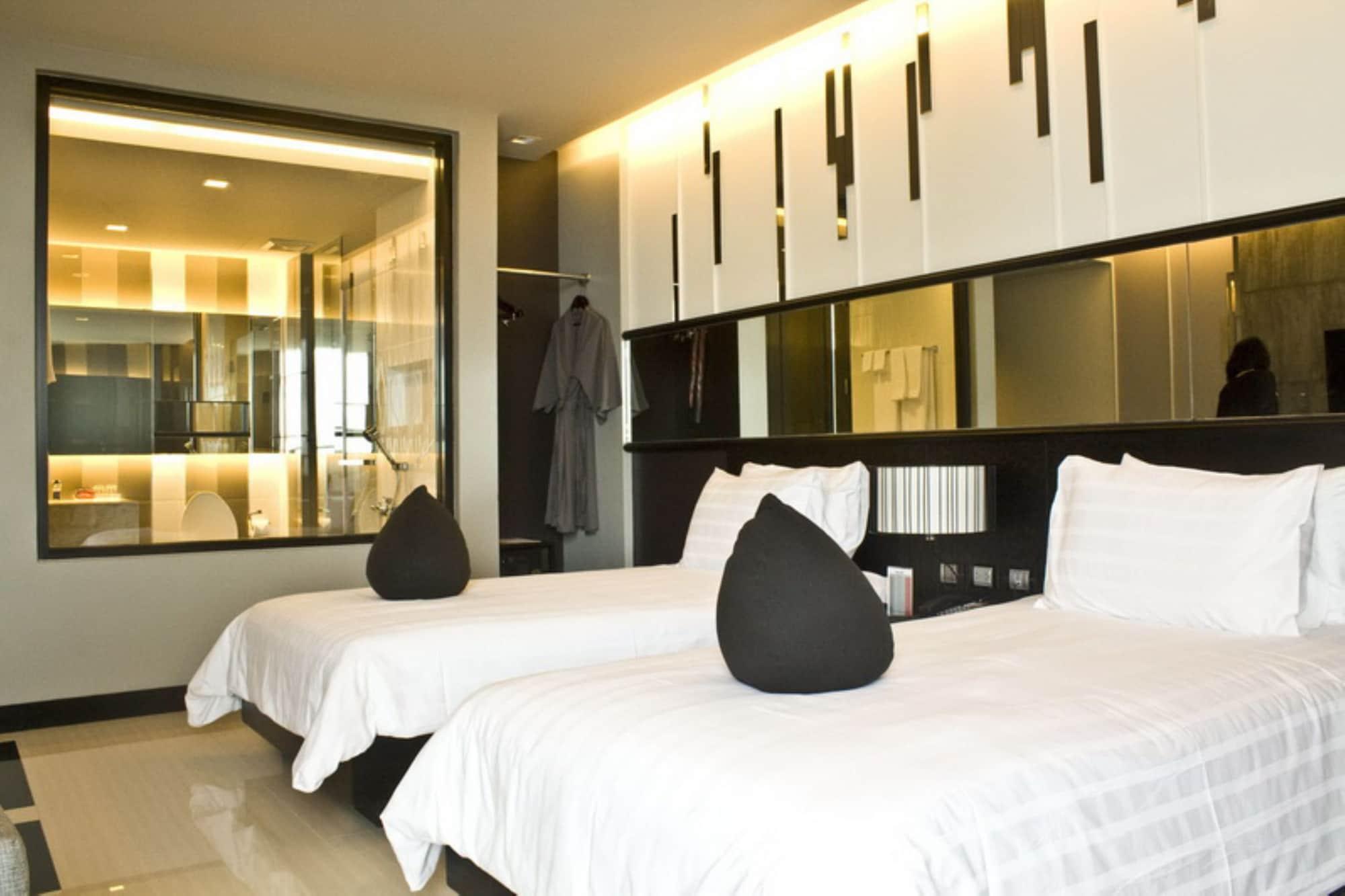 Tsix5 Phenomenal Hotel Pattaya Exterior foto
