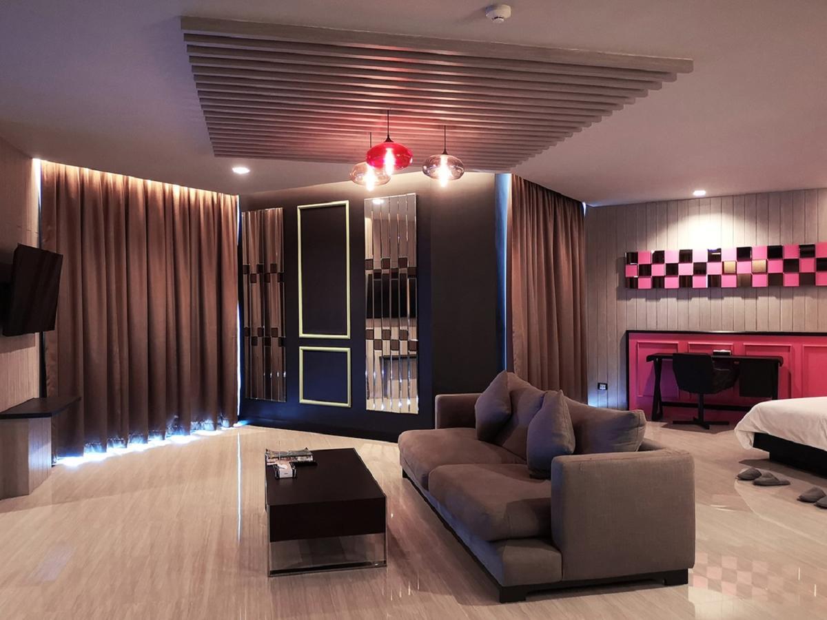 Tsix5 Phenomenal Hotel Pattaya Exterior foto